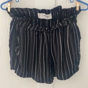 Hollister Women’s ultra high rise shorts small